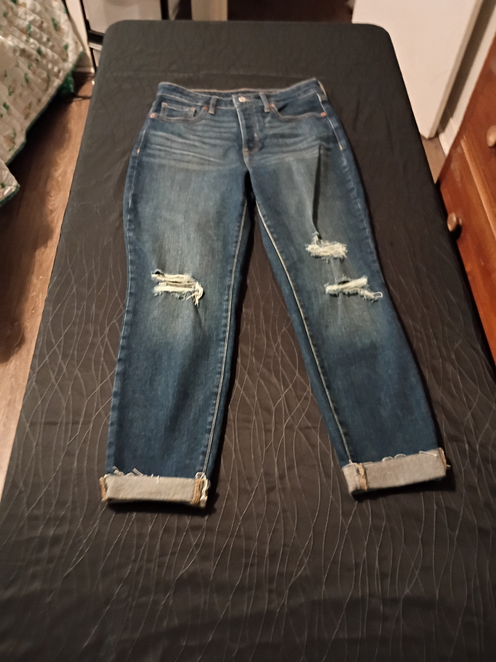 Old Navy Distressed Dark Blue Cropped Jeans